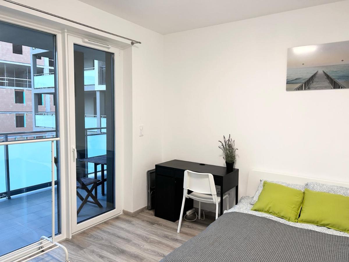 Downtown Family Haven: Modern 3BR with Balcony and Parking Apartment Budapest Exterior photo
